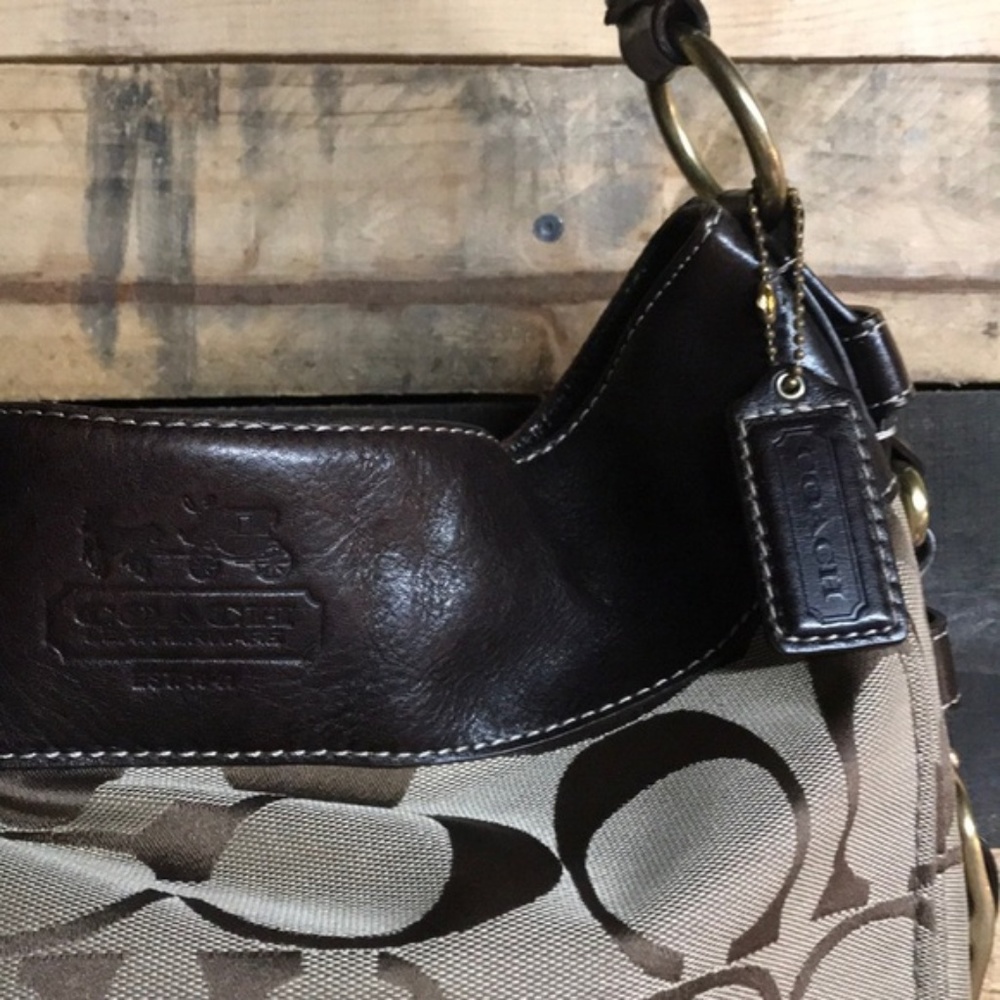 Coach Signature Zoe Hobo with Dust Bag - Picture 4 of 8